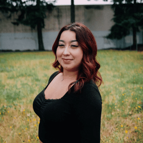 Portrait of Vanessa Peraza, a professional stylist at Hair Lounge, showcasing their expertise and style.